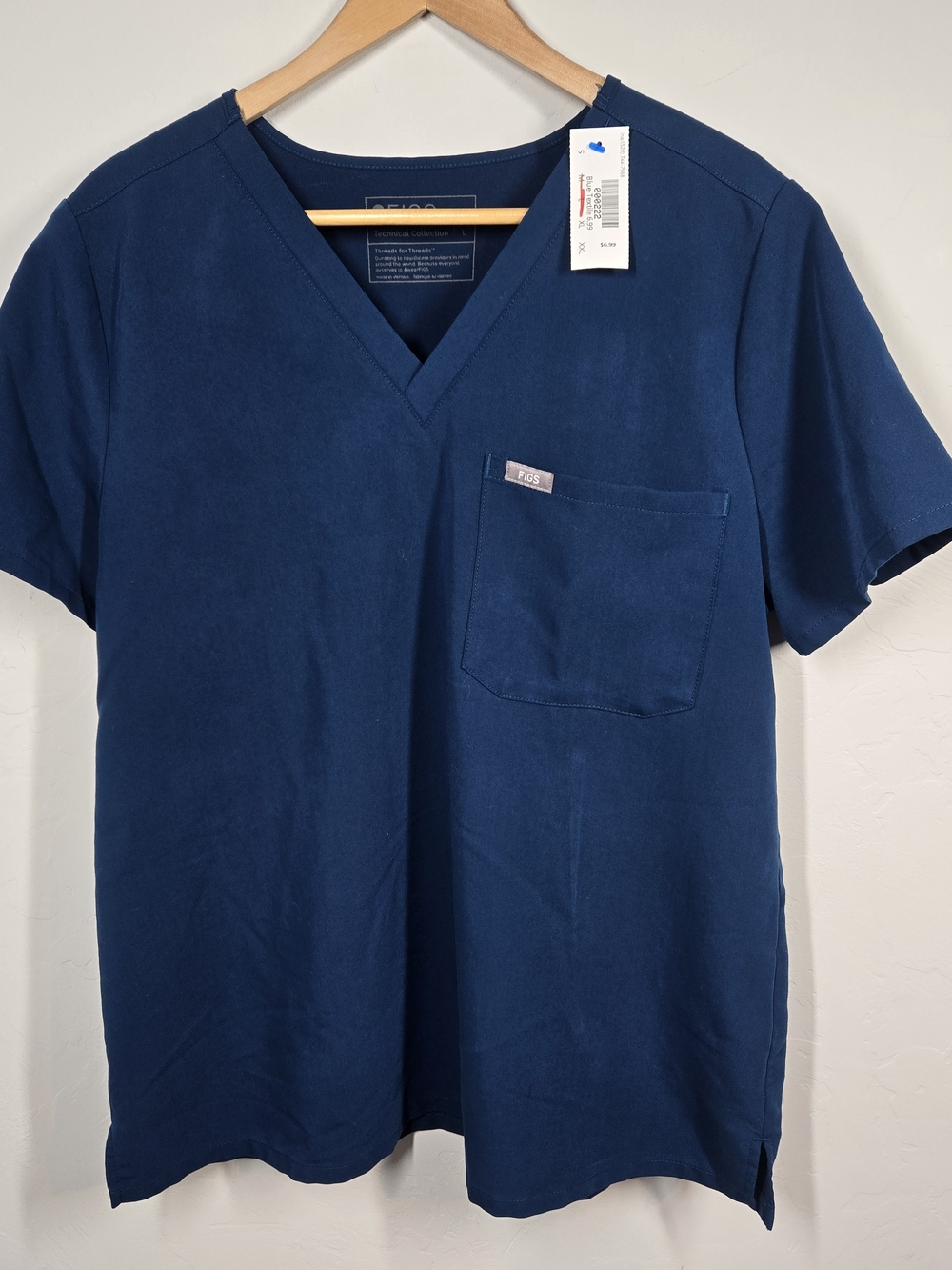 Figs Men’s V-Neck Scrub Top in Navy Blue